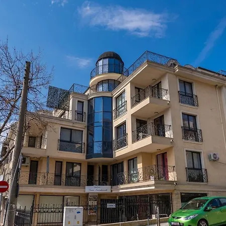 Minimalistic 1br Flat With A Parking Spot *