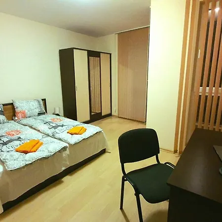 Minimalist 1Br Flat With Free 24-Hour Monitored Garage