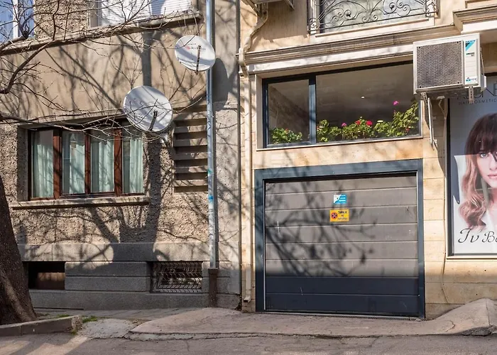 Minimalistic 1br Flat With A Parking Spot Warna